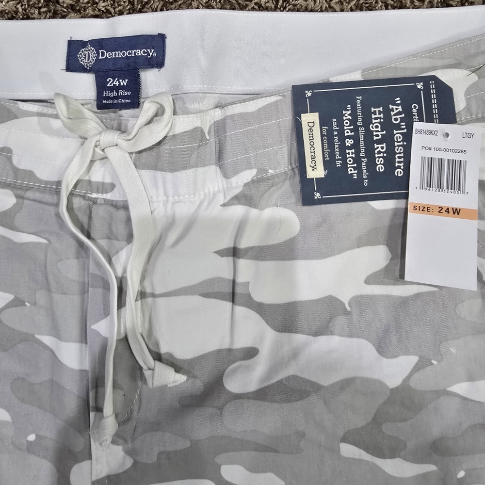 Democracy "Ab" leisure Rolled Cuff Denim Shorts Gray Camo Size 24W NWT - Picture 3 of 8